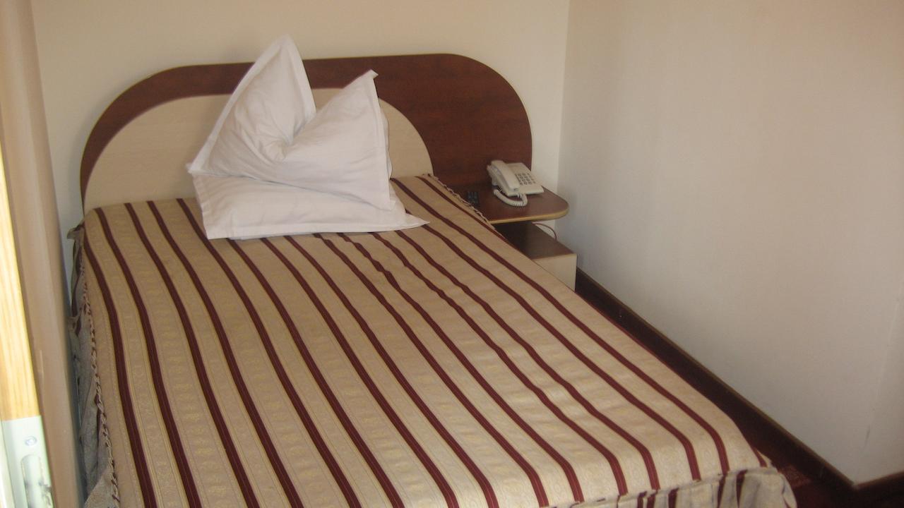 Hotel Palace Târgu Jiu Room photo